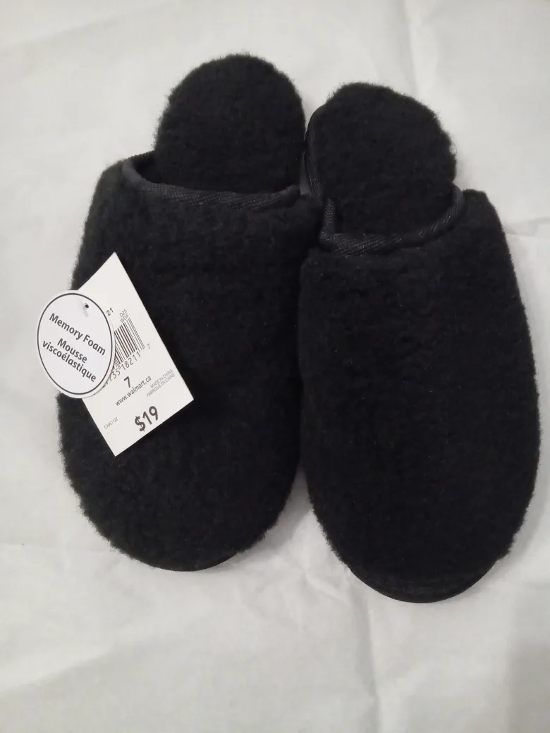 Memory Foam Black Slippers - Size 7 thumbnail