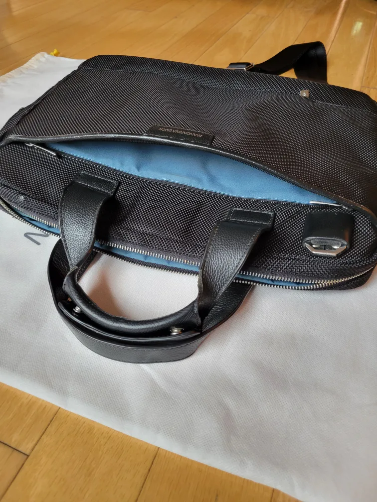 Mandarina Duck Black Nylon & Leather Laptop Messenger Bag image indicator(8)