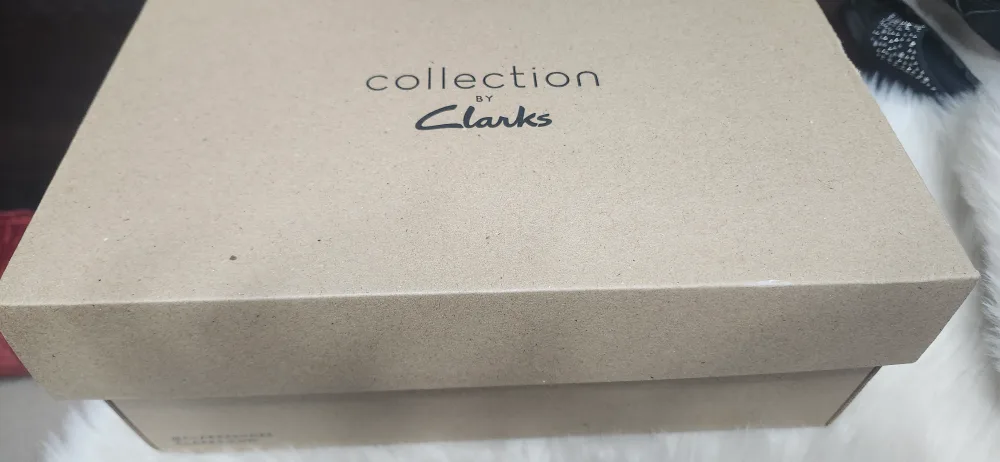 Clarks sparkling leather Taupe shoes Sz 9W image indicator(4)