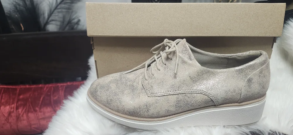 Clarks sparkling leather Taupe shoes Sz 9W image indicator(5)