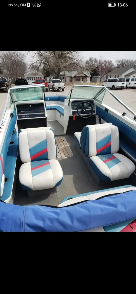 Larson Boat thumbnail
