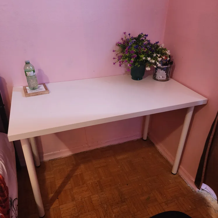 ikea desk or table thumbnail