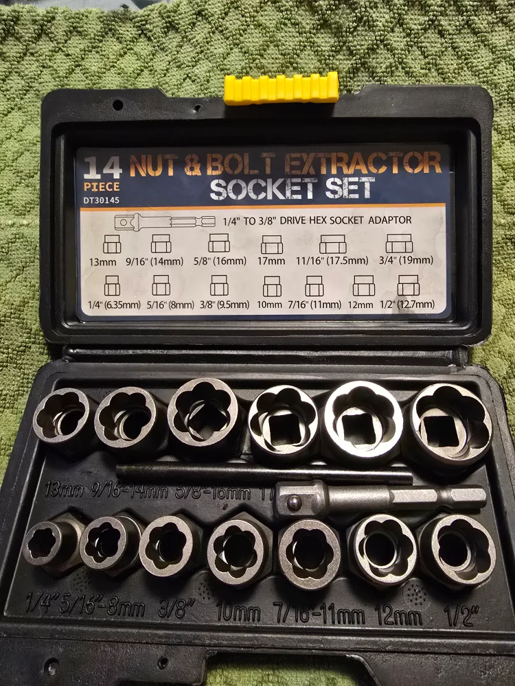 14-Piece Nut & Bolt Extractor Socket Set thumbnail