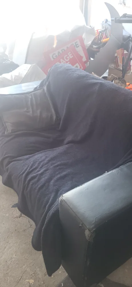 Free black couch thumbnail