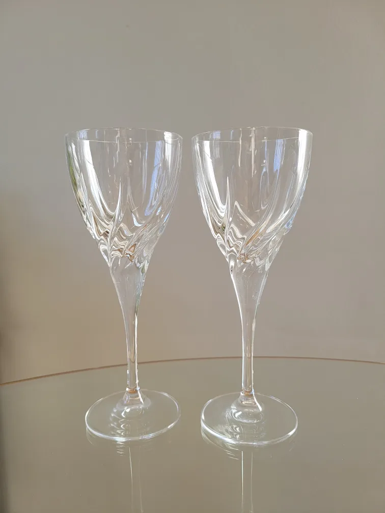 Pair of Elegant Wine Glasses thumbnail