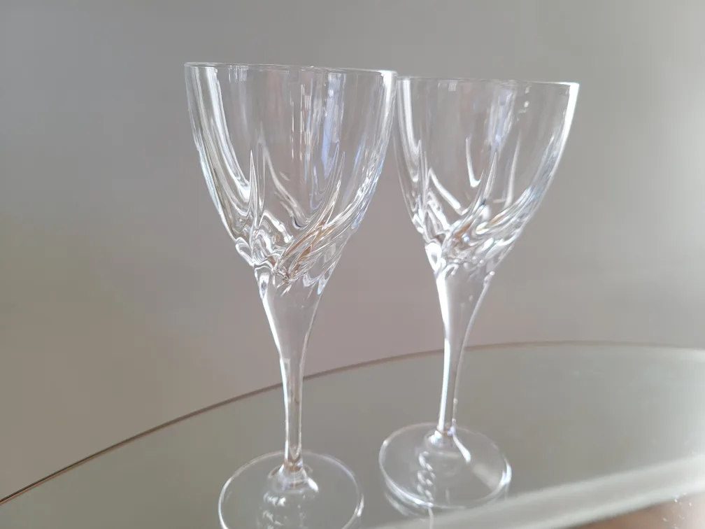 Pair of Elegant Wine Glasses image indicator(3)