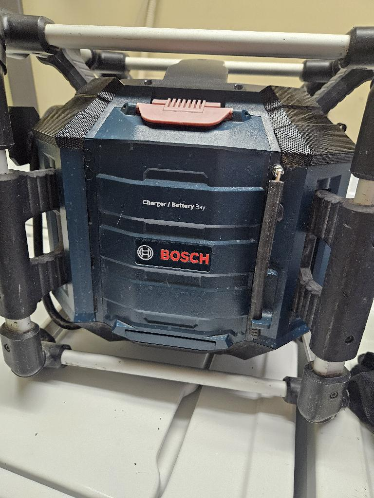 Bosch PowerBoss Jobsite Radio/Charger - photo 5