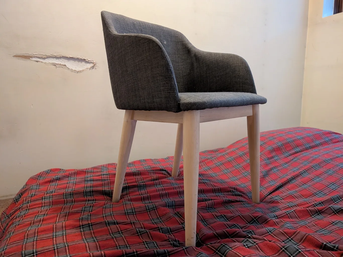 Structube chair *damaged upholstery* thumbnail