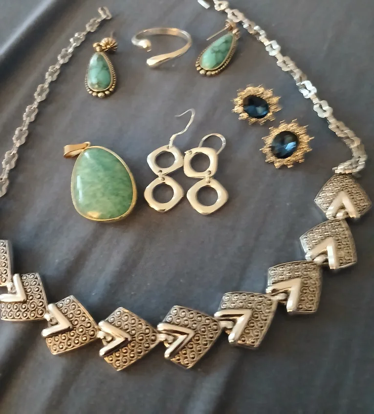 Assorted Jewelry Collection thumbnail