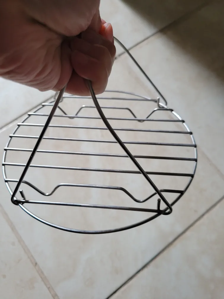 Round Wire Cooling Rack thumbnail