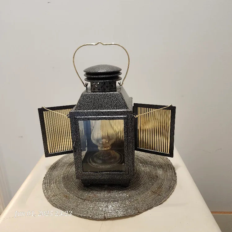 Northern Lights Coach Oil Lantern image indicator(2)