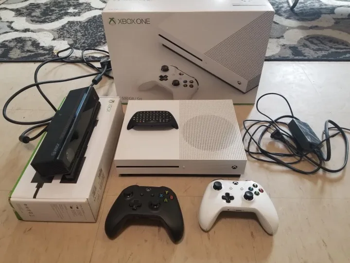 Xbox One S Console + 2 controllers + cables + kinnect + keyboard image indicator(2)