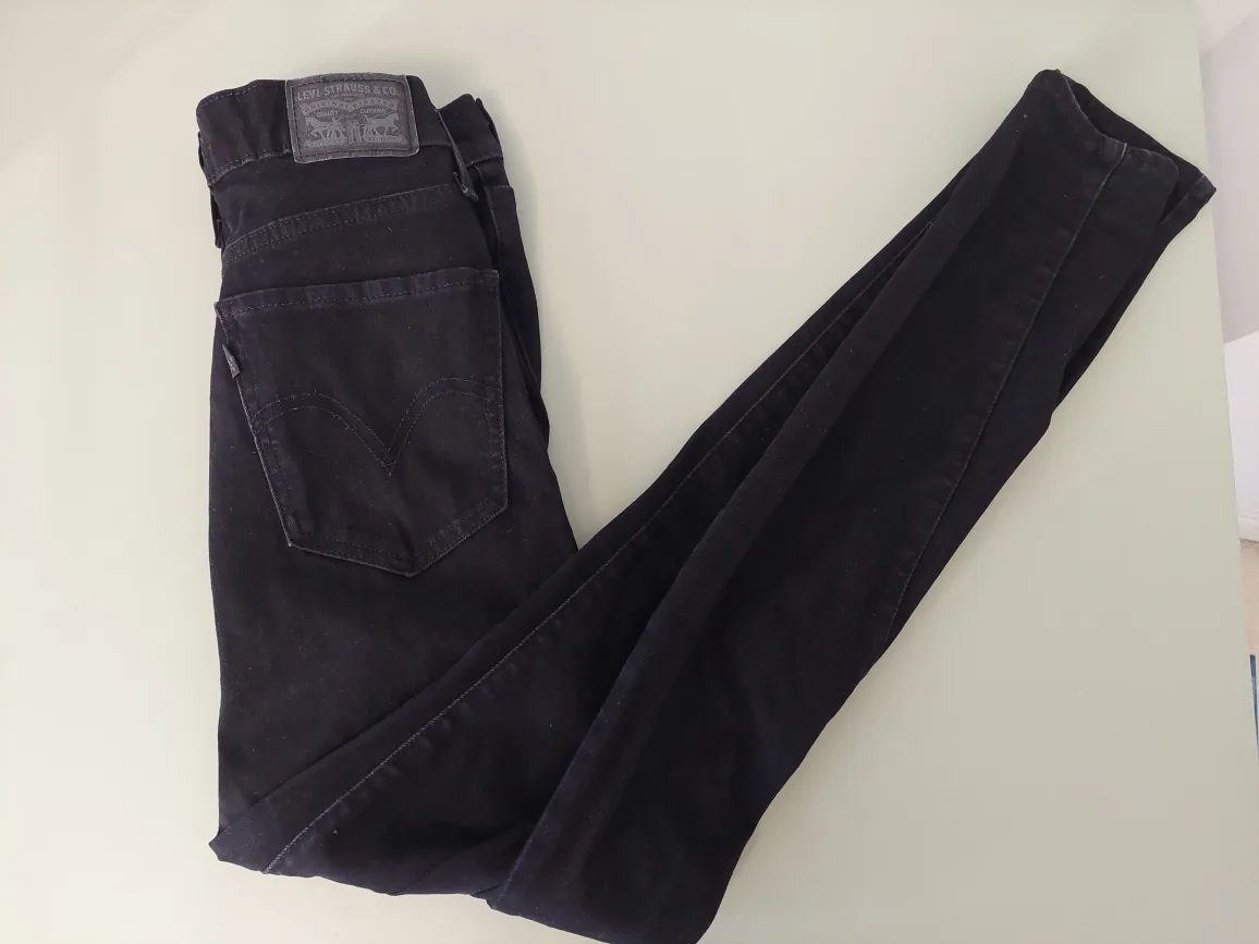 Levi's Women Super Skinny Jeans thumbnail