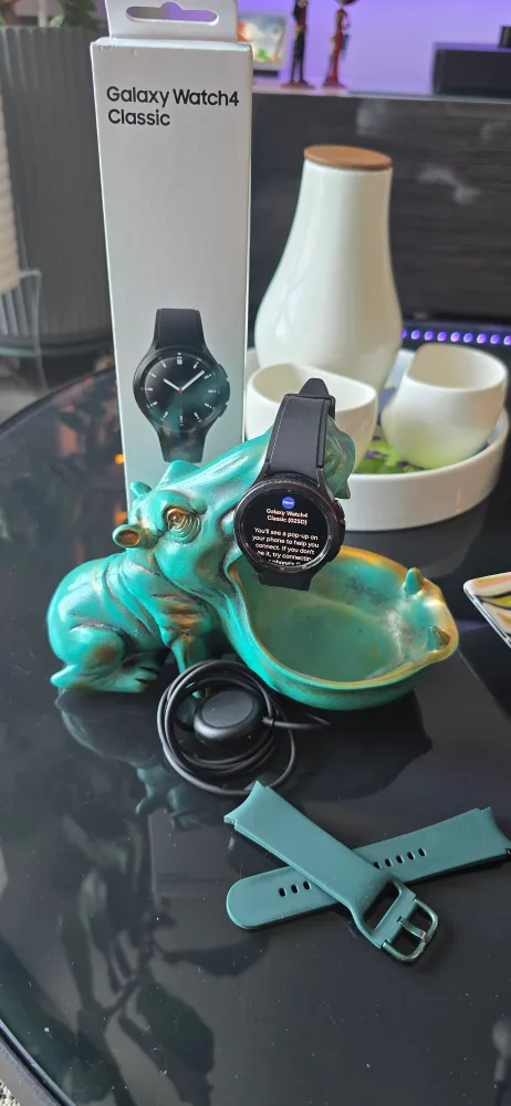 Samsung Galaxy Watch 4 Classic 46mm - Like New! thumbnail