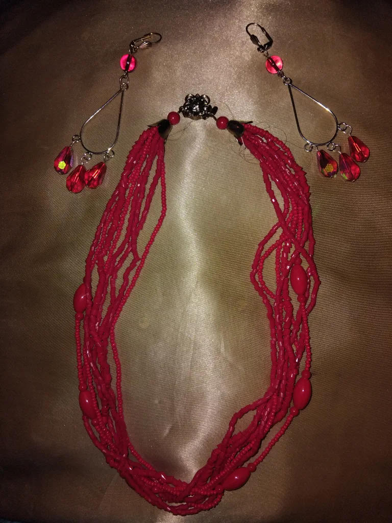 Red Bohemian Glass Necklace and Earrings Set image indicator(2)