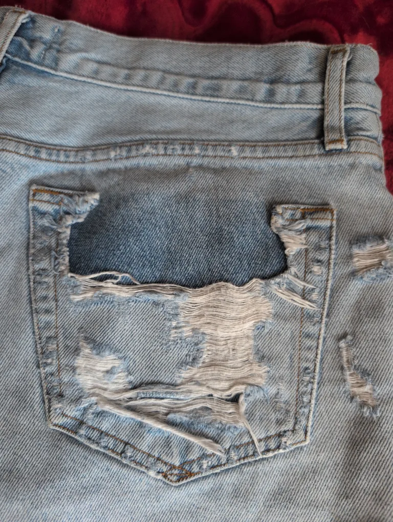 AGOLDE Premium Denim Shorts - Size 28 🇨🇦 image indicator(4)
