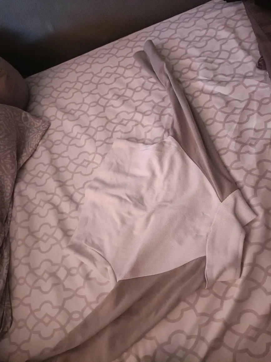 Boston Long Sleeve Crop Top image indicator(3)