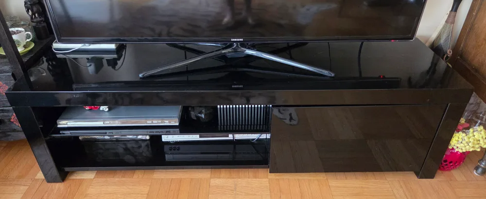 Lacquered black TV Stand - 59x16x17 inches image indicator(5)