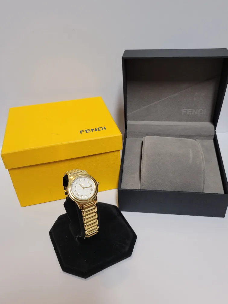 Fendi Classico Gold Watch image indicator(9)