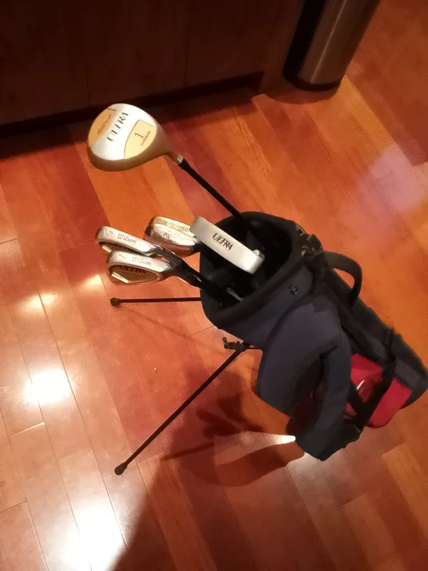 Junior Fila Golf Bag with Wilson Clubs image indicator(2)