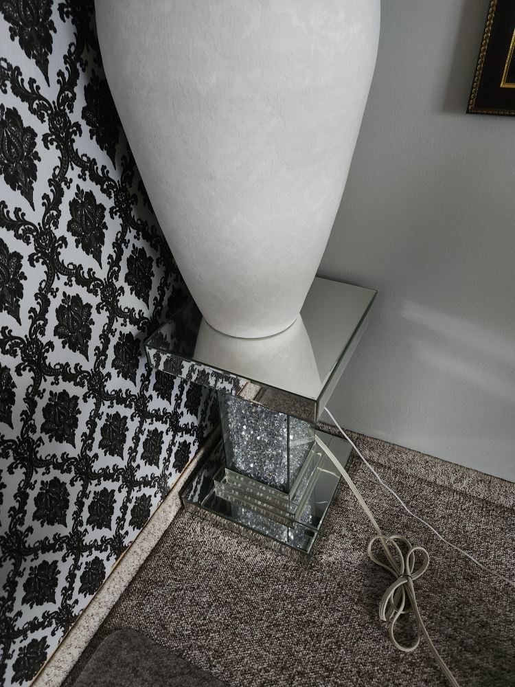 mirror table with vase - photo 2