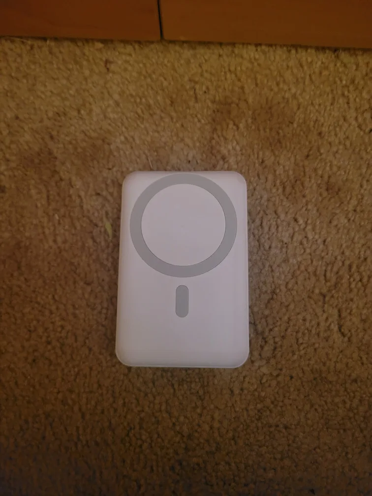 Apple MagSafe Battery Pack thumbnail