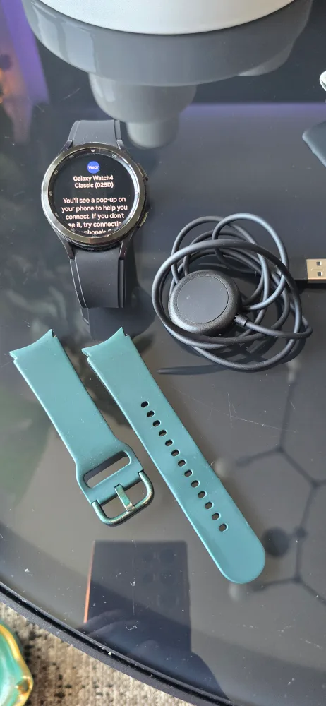 Samsung Galaxy Watch 4 Classic 46mm - Like New! image indicator(2)