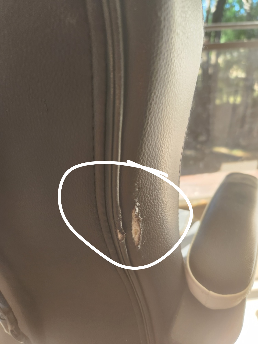 Vonesse Gaming Chair - Some Wear - photo 5