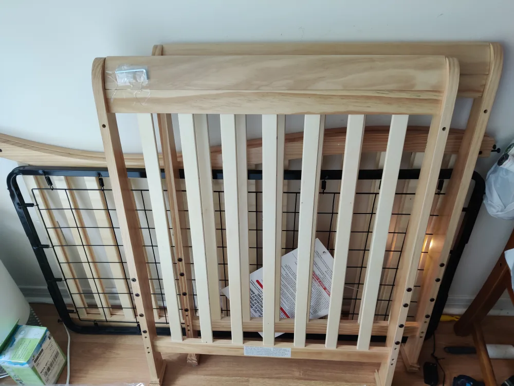 Solid wood crib  ( lightly used ) thumbnail