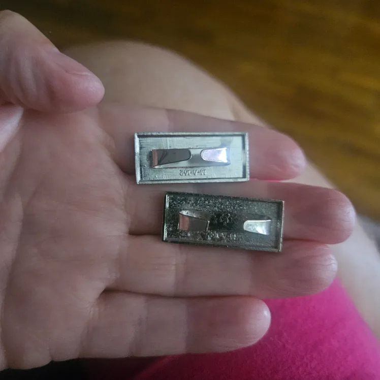 Gucci brand metalic tag. image indicator(3)