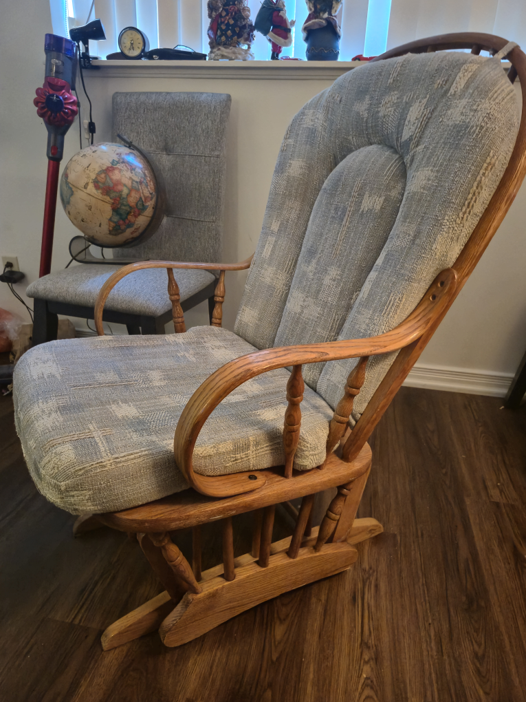 Glider Rocking Chair 🌟🌟🌟