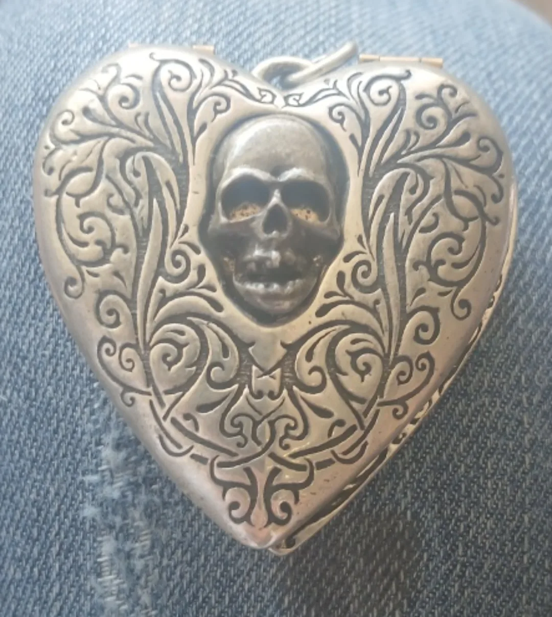 Alchemy Gothic Heart Locket with Skull thumbnail