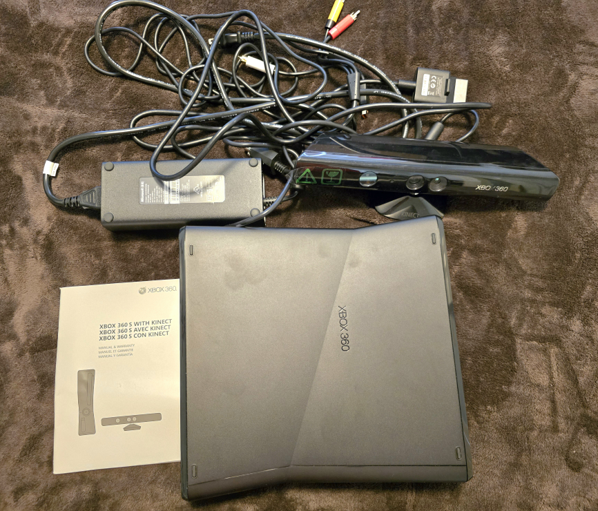 Xbox 360 S with Kinect