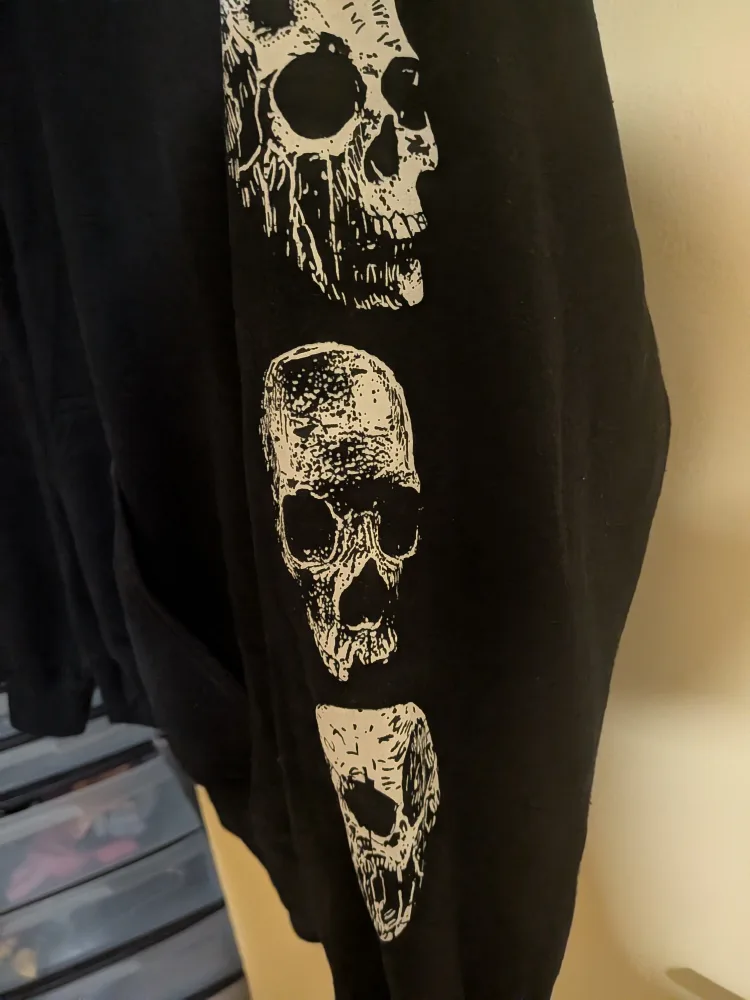 Vampire Freaks Black Dragon & Skulls Hoodie - Size L image indicator(3)