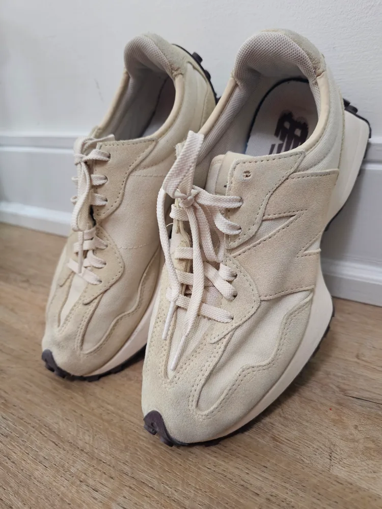 W sz 8 New Balance 327 image indicator(9)