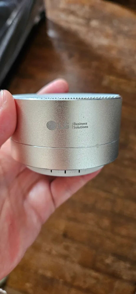 LG A10 Minimalist Style Reflective Light BT Speaker image indicator(3)