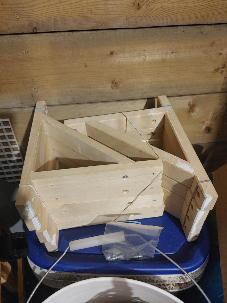 Wooden Shelf Brackets - photo 2