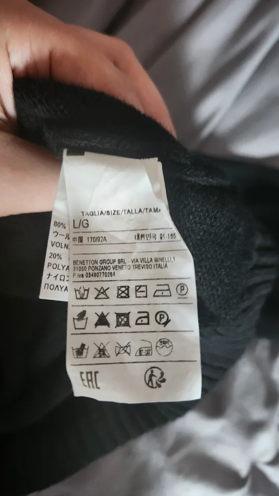 Benetton Black Sweater with Red Heart - Size L image indicator(2)