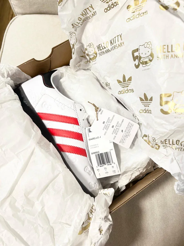 Adidas x Hello Kitty Gazelle J - Size 4Y US(Fits W6/6.5) image indicator(2)