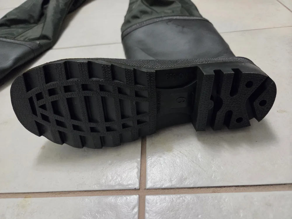 Bushlite Chest Wader Size 9 image indicator(4)