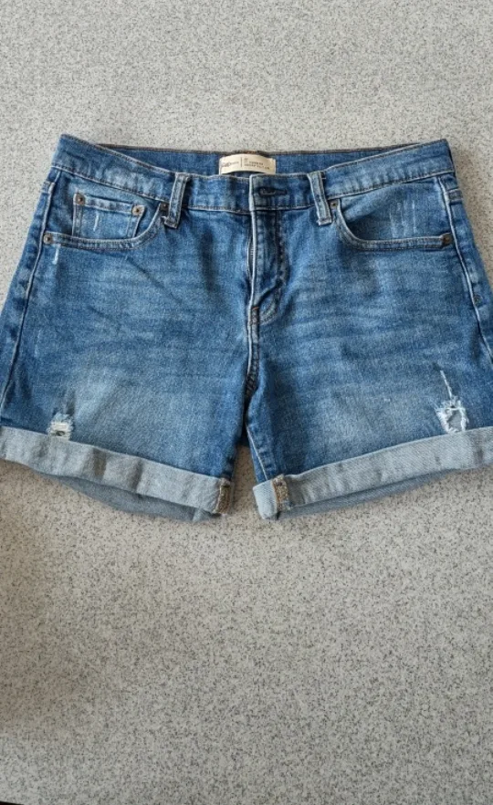 (NEW) Gap 1969 Denim Shorts thumbnail