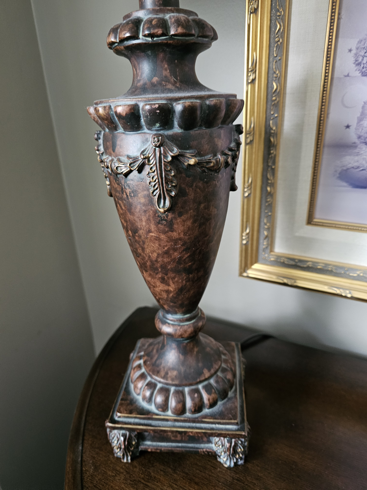 Table Lamp with Beige Shade - photo 2
