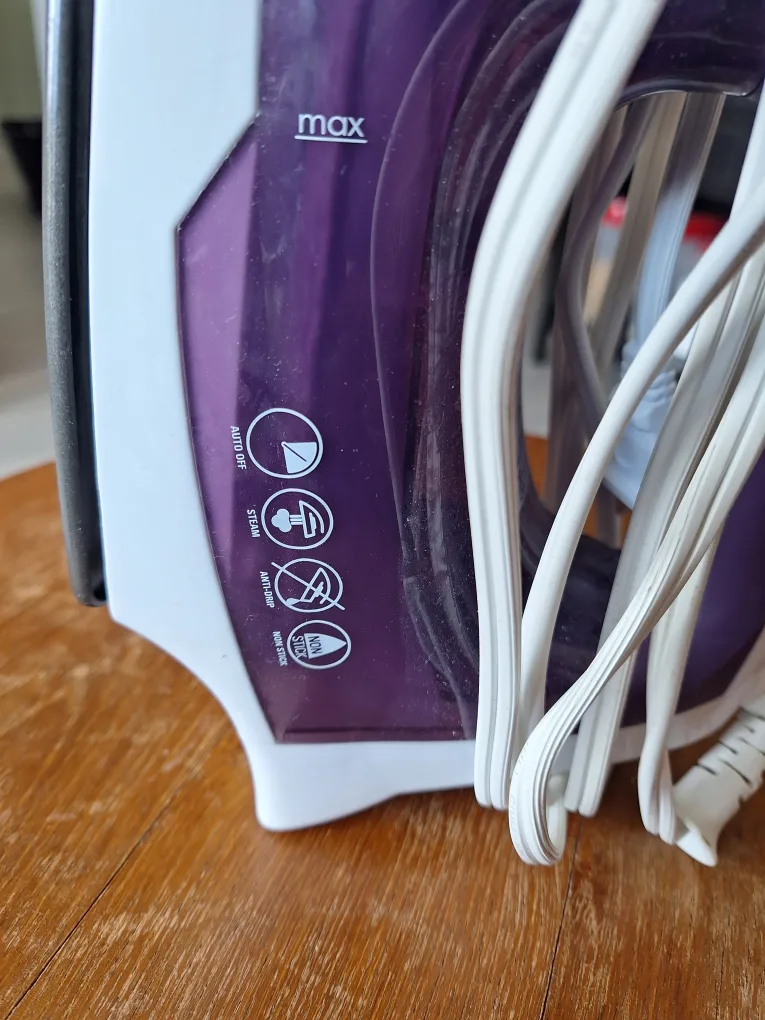 Black+Decker Easy Steam Iron - brand new in original packaging image indicator(4)