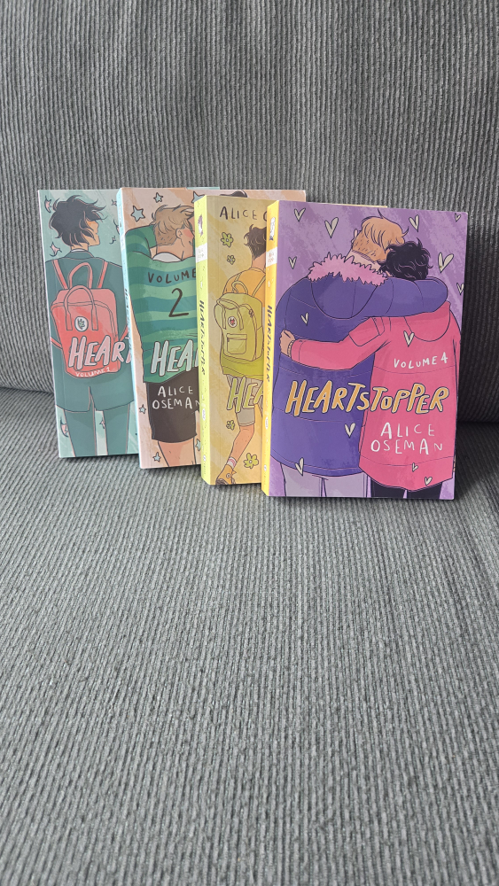 Heartstopper Volumes 1-4 - photo 2
