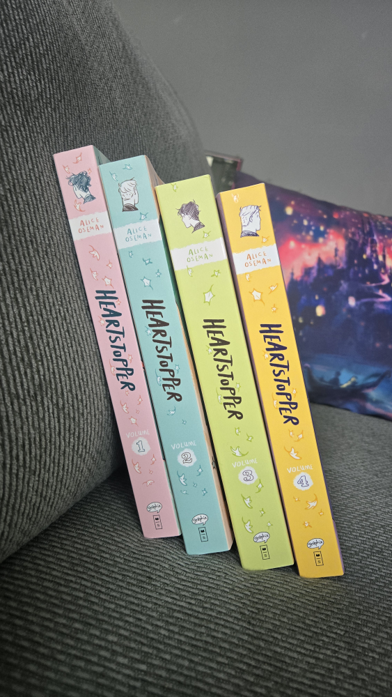Heartstopper Volumes 1-4 - photo 3