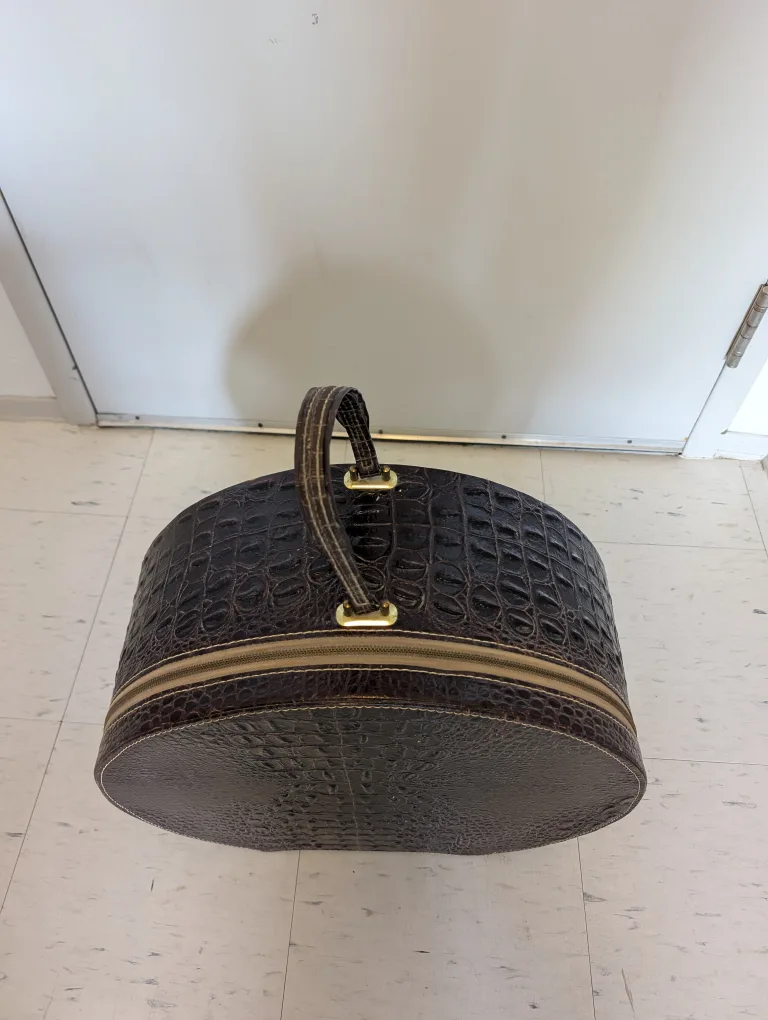 Vintage Brown Croc-Embossed Hat Box image indicator(2)