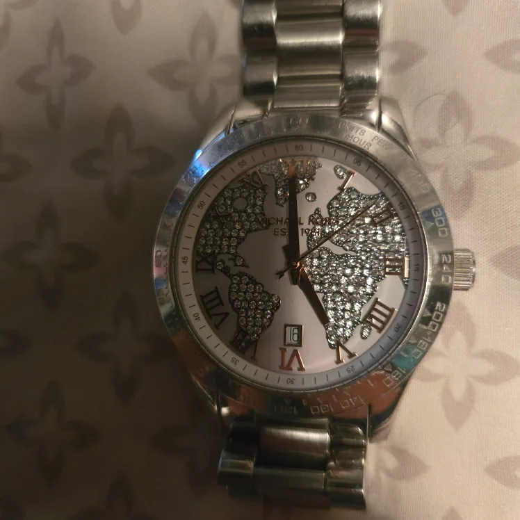 Michael Kors Women's Watch image indicator(6)
