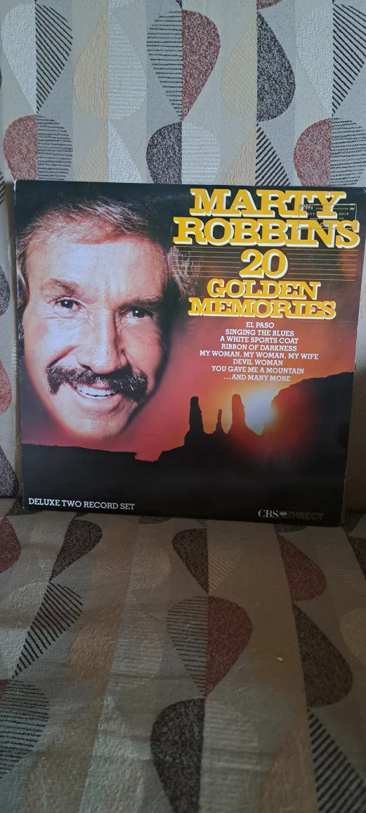Marty Robbins - 20 Golden Memories Vinyl Record thumbnail