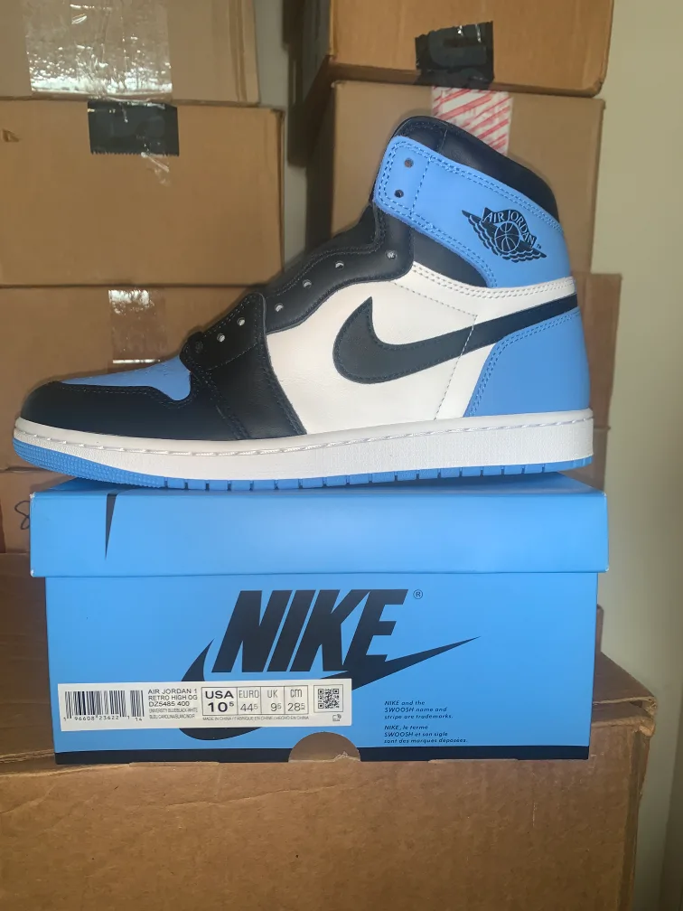 Nike Air Jordan 1 Retro High UNC, Size 10.5 thumbnail