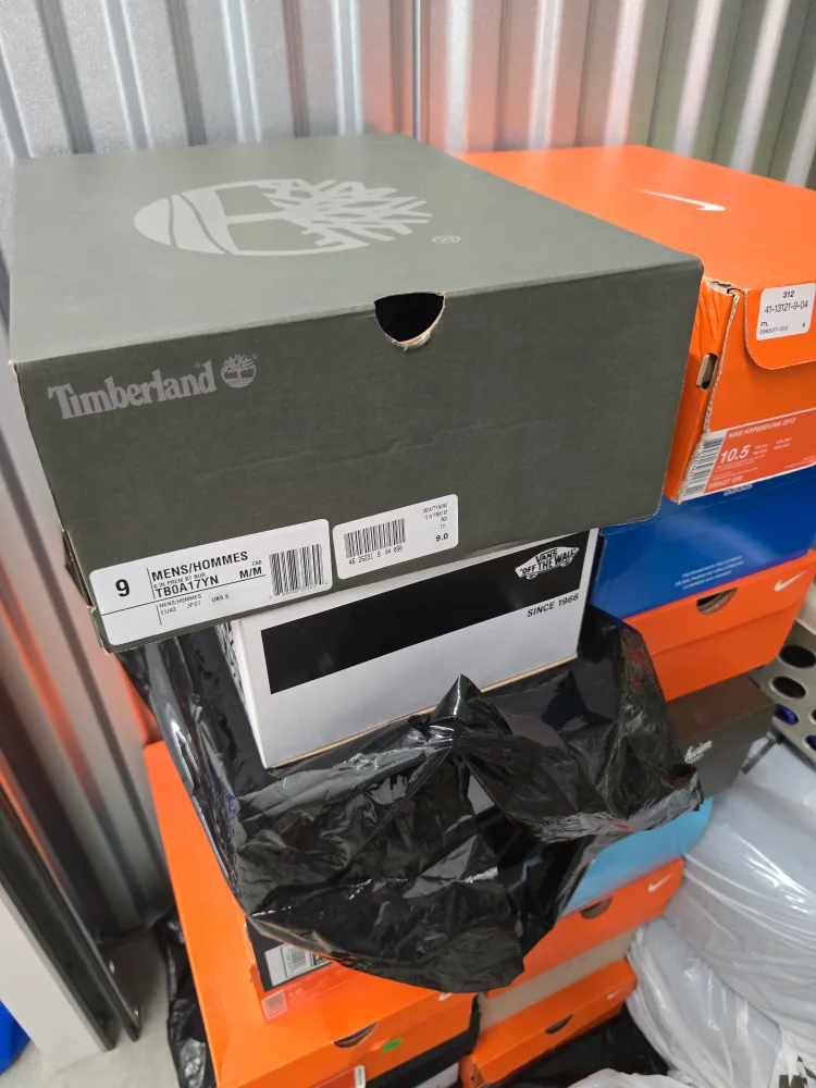 BRAND NEW Timberland Boots - Men's Size 9 image indicator(3)